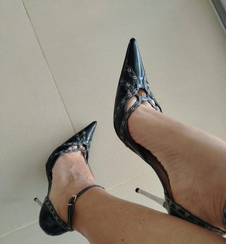 Scarpe donna nere con borchie