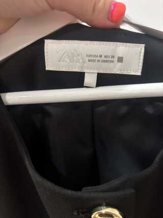 Chaleco negro botones dorados