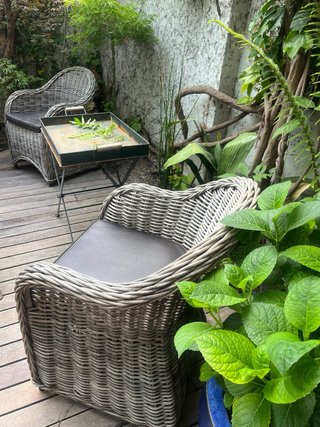 Sofá de jardín mimbre y cuero