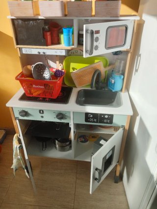 Cocina de juguete de madera con accesorios