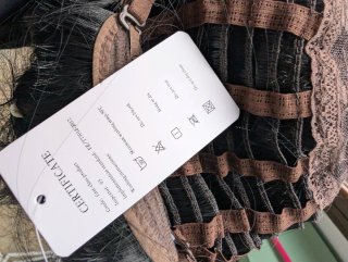Peluca negra con ondas y flequillo