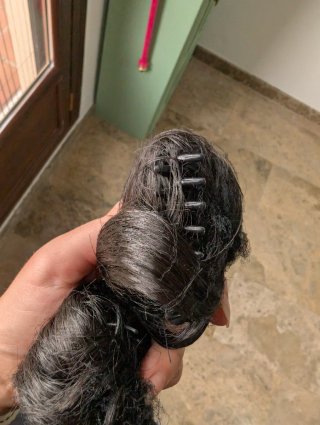 Peluca negra con ondas y flequillo