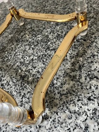 Mesa auxiliar de cristal grueso y metal dorado