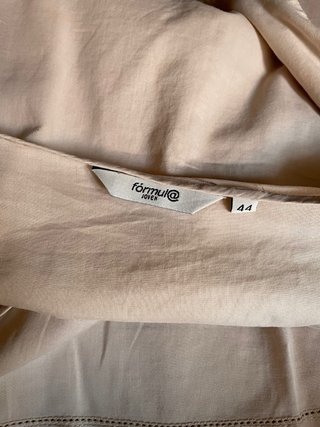 Blusa beige bordada