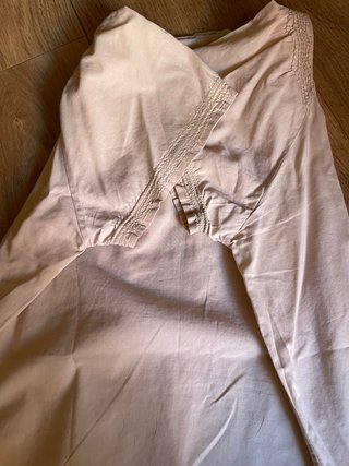 Blusa beige bordada