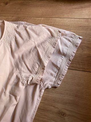 Blusa beige bordada