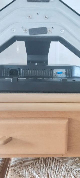 Monitor DELL Negro mas cable de alimentación y VGA