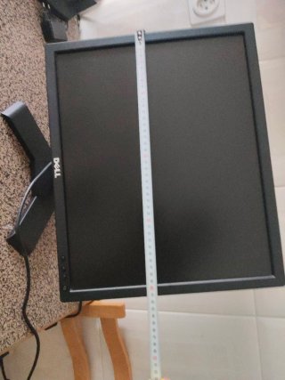 Monitor DELL Negro mas cable de alimentación y VGA