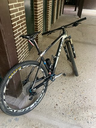 Bicicleta de Montaña Cube