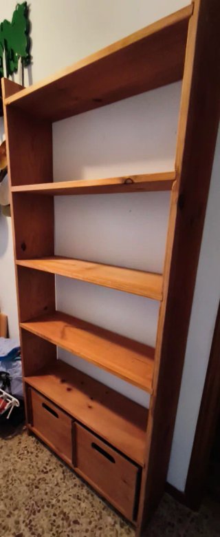 Estantería de pino con cajones