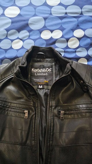 Cazadora biker Koroshi&Co efecto piel negra
