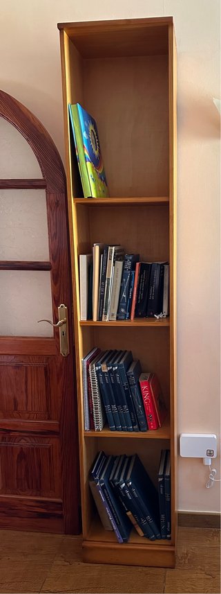 Estantería de madera