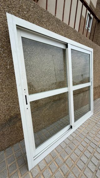 Ventana corredera de aluminio blanca