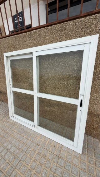 Ventana corredera de aluminio blanca