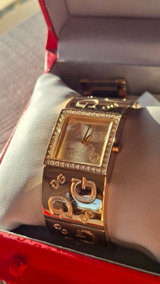 Reloj Guess Dorado Mujer