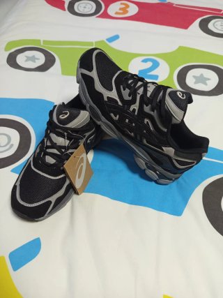 Asics GEL NYC Negro/Gris