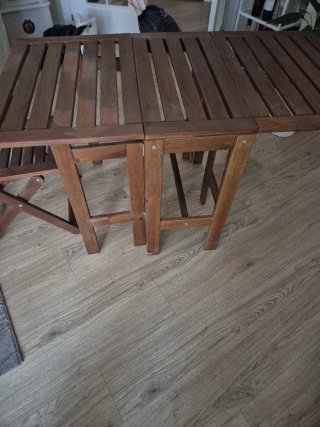 Mesa y 3 ...Silla de Madera Marrón