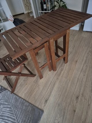 Mesa y 3 ...Silla de Madera Marrón