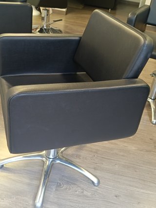 Sillón de peluquería negro