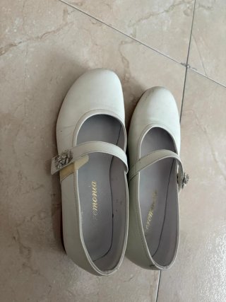 Zapatos de comunión blanco roto