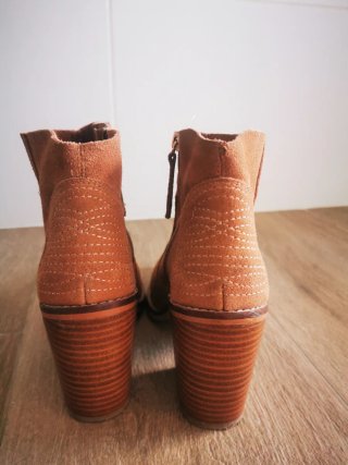 Botines de ante color camel