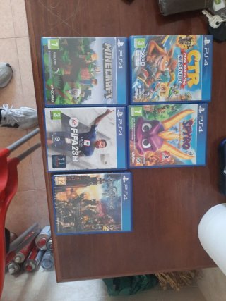 Kit di 5 giochi per PlayStation 4