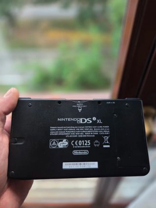 Nintendo DSI XL con scatola e accessori