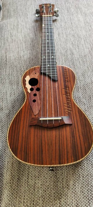 2 Ukeleles por el precio de 1
