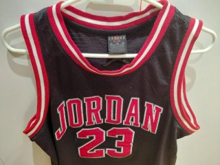 Camiseta Jordan 23 Negra y Roja