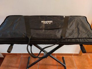 Teclado Yamaha PSR-180 con soporte