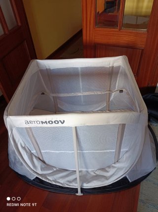 Cuna de viaje AeroMoov (mini cuna y cuna). 2 altur