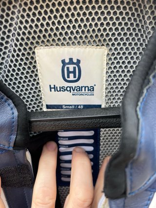 Mono cuero Husqvarna perforado Talla 48 small