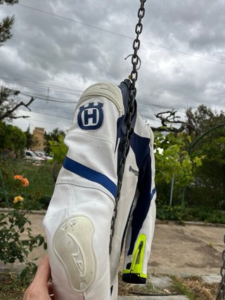 Mono cuero Husqvarna perforado Talla 48 small