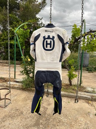 Mono cuero Husqvarna perforado Talla 48 small