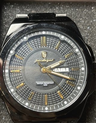 Reloj Aquanaut Negro y Dorado Nuevo