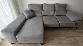Sofá modular gris de tela y chaiselonge