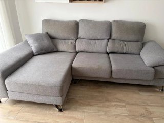 Sofá modular gris de tela y chaiselonge