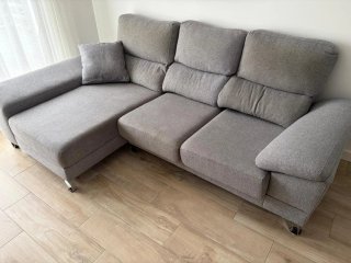 Sofá modular gris de tela y chaiselonge