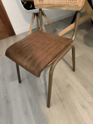 Silla polipiel y ratán marrón