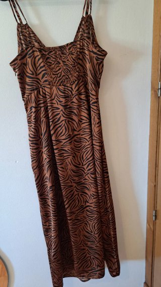 Vestido midi estampado animal print