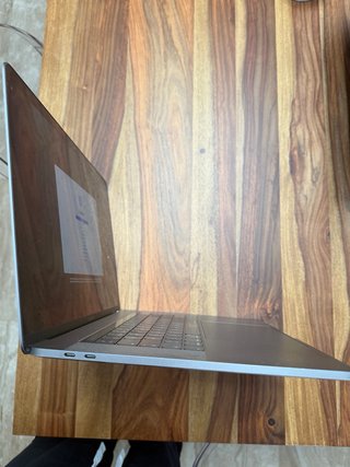 MacBook Pro 15” Touch Bar i7 16GB RAM