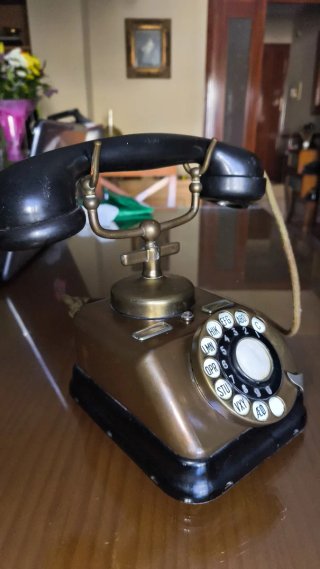 Antico telefono danese KTAS