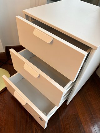 Cajonera de oficina blanca con ruedas