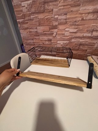 Estanterías de madera y metal