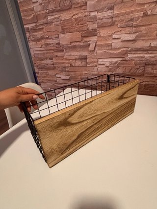 Estanterías de madera y metal