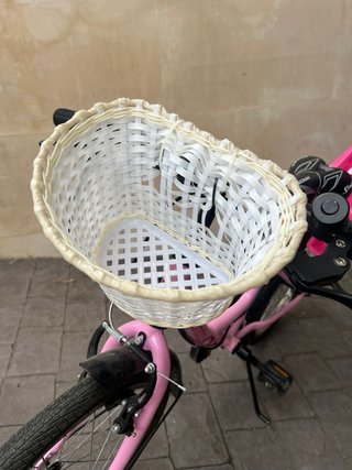 Bicicleta infantil rosa con cesta y asiento muñeca