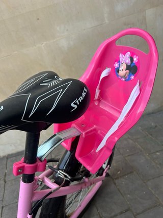 Bicicleta infantil rosa con cesta y asiento muñeca