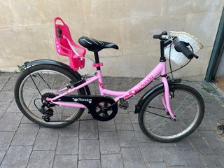 Bicicleta infantil rosa con cesta y asiento muñeca