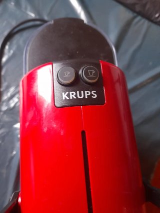 Cafetera Nespresso Inissia Roja