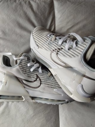 44 Nike LeBron Witness VI, Nuevas, N. 44